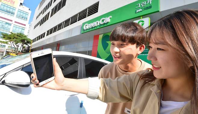 차량공유 `카 셰어링` 시장이 급성장하고 있다. 스마트폰으로 필요한 시간만큼 차량을 대여할 수 있는 카 셰어링 업체 그린카.