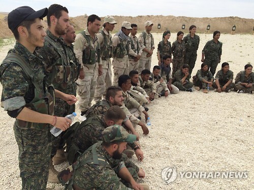 올해 5월 시리아 북부에서 훈련하는 시리아민주군(SDF) 대원들[AP=연합뉴스]