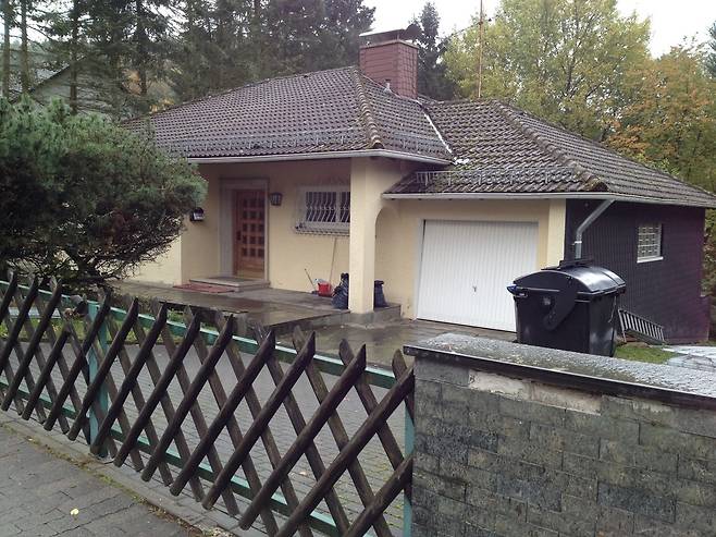 최근까지 최순실씨와 딸 정유라씨 가족이 머문 것으로 추정되는 독일 프랑크푸르트 인근 그라벤 비센베르그가의 한 주택.