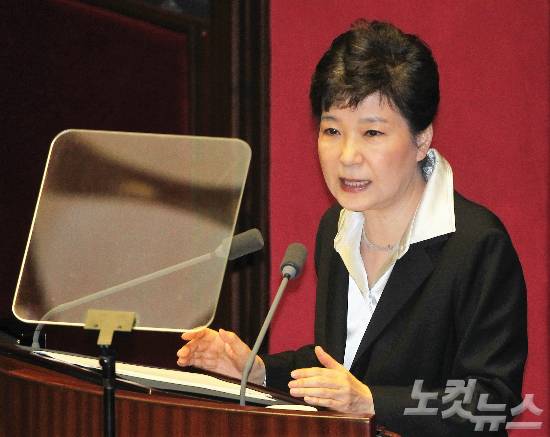 박근혜 대통령이 24일 오전 국회 본회의장에서 2017년도 예산안 시정연설을 하고 있다. (사진=윤창원 기자)