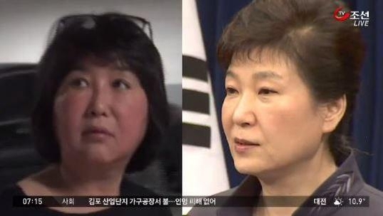 박근혜 대통령(오른쪽)과 비선 실세 의혹을 받고 있는최순실씨(왼쪽) /TV조선 방송화면 캡처