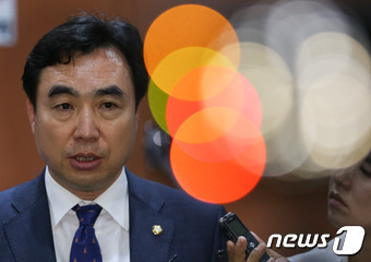 윤관석 더불어민주당 수석 대변인. 2016.9.8/뉴스1 © News1 허경 기자