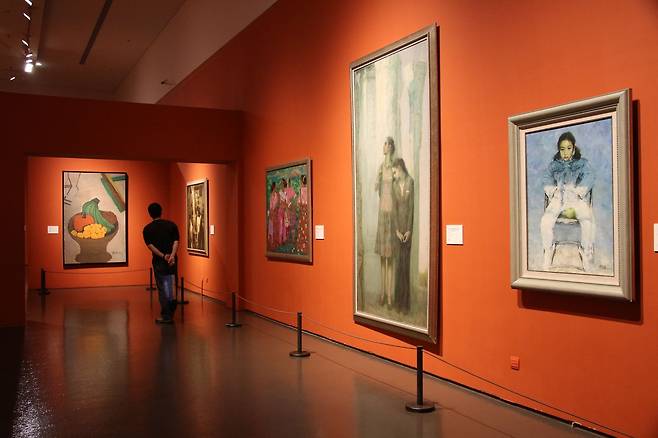 상하이 미술의 발전사를 볼 수 있는 전시관.