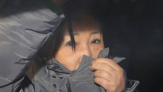 얼굴 가린 최순득 씨