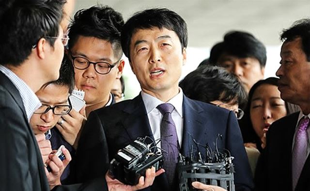 2012년 9월 28일 국고 사기 혐의로 서울 서초동 서울중앙지검 청사에 출두한 이석기 통합진보당 의원.