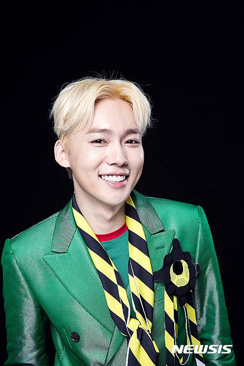 【서울=뉴시스】'위너' 김진우가 현대무용 무대에서 드넓고 막막하며 황량한 사막을 들여다본다. 국립현대무용단 '어린왕자(12월 9~11일 예술의전당 CJ토월극장·안무 안애순 예술감독)에서 타이틀롤을 맡는다.(사진=YG엔터테인먼트)