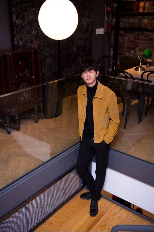 영화 '여교사'에 출연한 이원근은 "재하는 외로운 아이"라며 "사랑을 위해 뭐든지 하는 캐릭터"라고 설명했다.ⓒ필라멘트픽쳐스