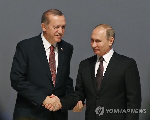 블라디미르 푸틴 러시아 대통령(오른쪽)과 레제프 타이이프 에르도안 터키 대통령. [AP=연합뉴스]