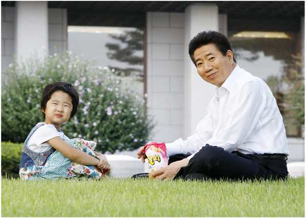 2007년9월13일 청와대에서 손녀와함께 ⓒ 장철영