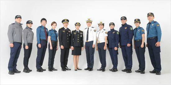 2016년 새롭게 바뀌 경찰 제복(출처=경찰청 보도자료)