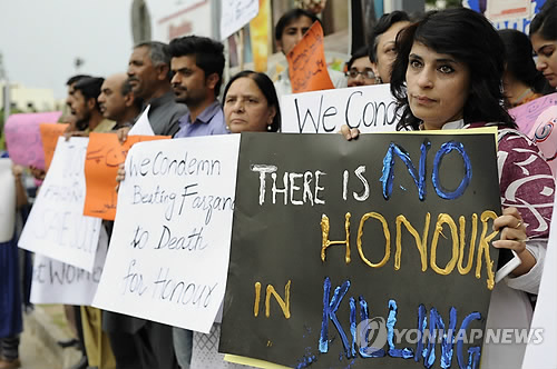2014년 5월 파키스탄 수도 이슬라마바드에서 명예살인에 반대하는 시위가 벌어지고 있다.[EPA=연합뉴스 자료사진]