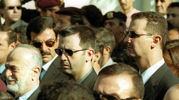 ⓒAFP 2000년 6월13일 하페즈 알아사드 전 대통령의 장례식에 참석한 막내아들 마헤르 알아사드(가운데).