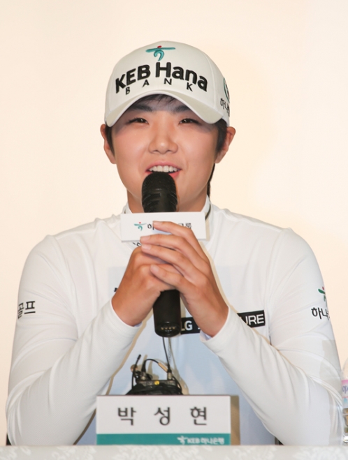 2017시즌부터 LPGA 투어에 진출하는 박성현(24)이 16일 하나금융과 후원 계약을 맺었다. 사진제공=KEB하나은행