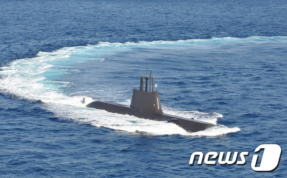해군 잠수함사령부 정지함이 지난 2008년 해군에 인수 된 이후 9년만에 10만 마일 무사고 항해 기록을 달성했다고 22일 밝혔다. 사진은 정지함의 항해 장면. (해군 제공) 2017.2.22/뉴스1