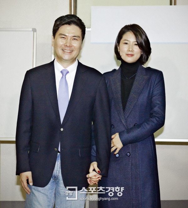 지상욱 의원(좌)과 배우자 심은하씨. 사진|경향신문 DB