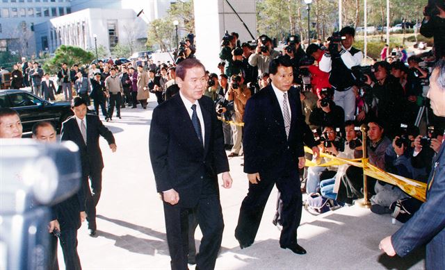 1995년 검찰에 소환되는 노태우 前 대통령. 한국일보 자료사진