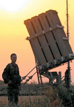 주변 적으로부터 로켓과 미사일 공격을 90% 이상 막아내는 이스라엘의 방어체계인 아이언돔(Iron Dome). [사진 제공 = 이스라엘 방위군]