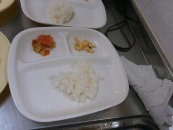 일본 효고현 히메지시의 한 사립 어린이집에서 2세 유아에게 제공한 급식. [히메지시 제공]