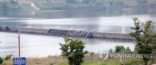 지난 2015년 6월 세종보에 물이 가득차 있는 모습. [연합뉴스 자료사진]