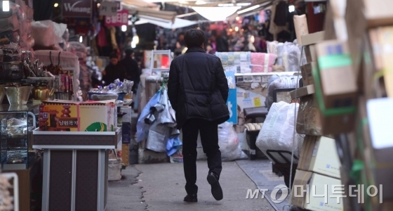 서울 남대문시장에 손님이 거의 없는 한산한 모습을 보이고 있다. /사진제공=뉴시스