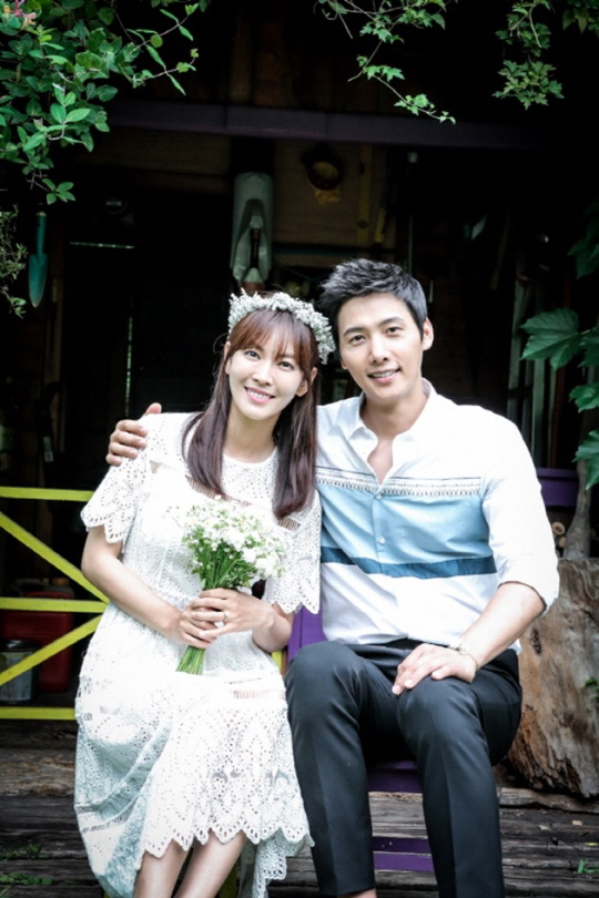 드라마 ‘가화만사성’에서 부부로 출연했던 배우 이상우, 김소연이 오는 6월 웨딩마치를 울린다.