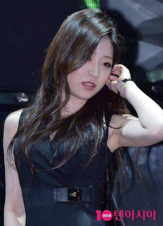 전직 일본 AV배우 하네다 아이가 11일 오후 서울 강남구 논현동 클럽 옥타곤에서 열린 영화 ‘달콤한 유혹’,’내 사랑 하마사키 마오’의 그린라이트 VR앱의 제작발표회 및 팬미팅에 참석하고 있다.