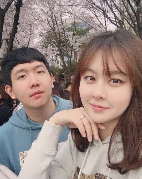 오예설이 남편과 함께한 사진을 공개했다. 오예설 사회관계망서비스 갈무리