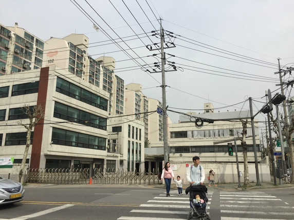 서울시 성동구 성수동에 위치한 옛 CJ대한통운 협진창고. 메가박스는 지난해 10월 중앙멀티플렉스개발 명의로 해당 건물과 토지를 매입했다. /박수현 기자