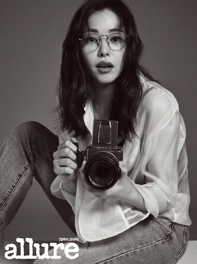 이제훈x이하늬x권율, 특별한 삼각 케미스트리 / 사진: 얼루어코리아 제공