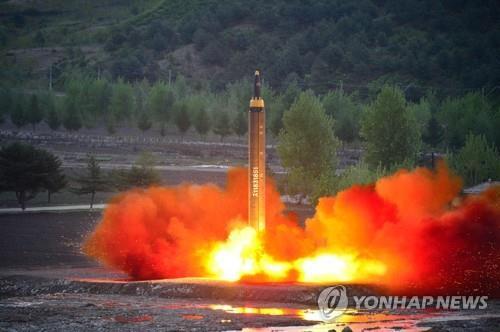 지난 5월 14일 북한의 화성-12 미사일 발사 장면[연합뉴스 자료사진]