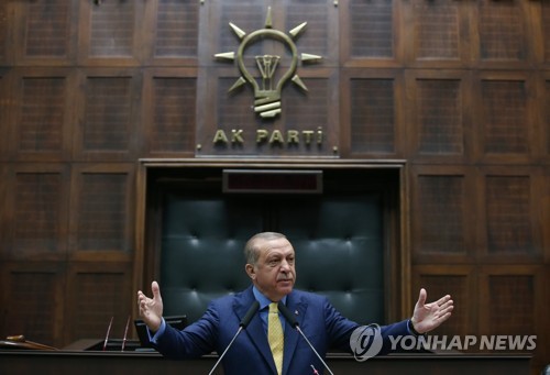 지난달 30일 레제프 타이이프 에르도안 터키 대통령이 여당 의원들 앞에서 연설하고 있다. [EPA=연합뉴스]