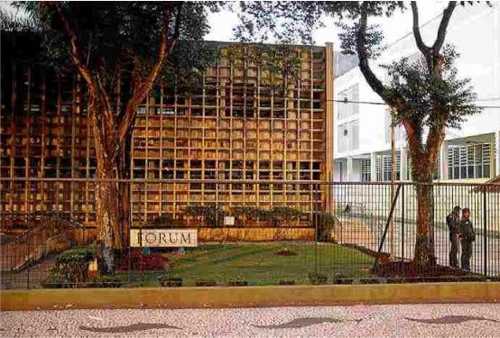 괴한들에게 무기 보관창고가 털린 상파울루주 지아데마시에 있는 법원[브라질 일간지 에스타두 지 상파울루]