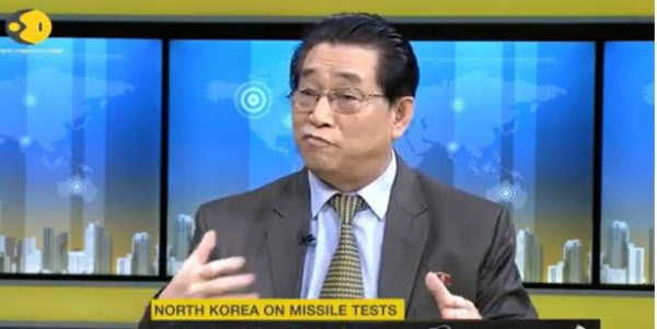 지난 20일(현지 시각) 계춘영 인도 주재 북한 대사가 인도 방송 위온과의 인터뷰에서 미국이 대규모 군사훈련을 중단한다면 북한도 핵·미사일 실험을 중단할 수 있다는 의견을 밝히고 있다./위온 홈페이지 캡쳐