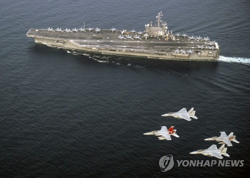 2017년 6월 1일 미국 해군 소속 핵추진 항공모함 로널드 레이건 호가 일본 항공자위대와 함께 동해에서 훈련을 진행하고 있다. [AFP=연합뉴스자료사진]