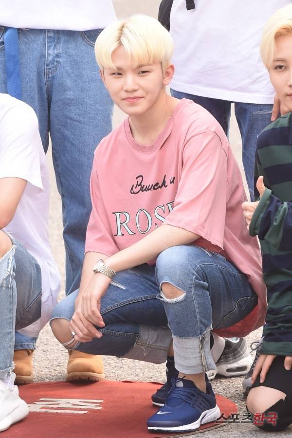 KBS 2TV '뮤직뱅크' 리허설 참석을 위해 출근하고 있는 세븐틴 우지. 사진=장동규 기자 jk31@hankooki.com