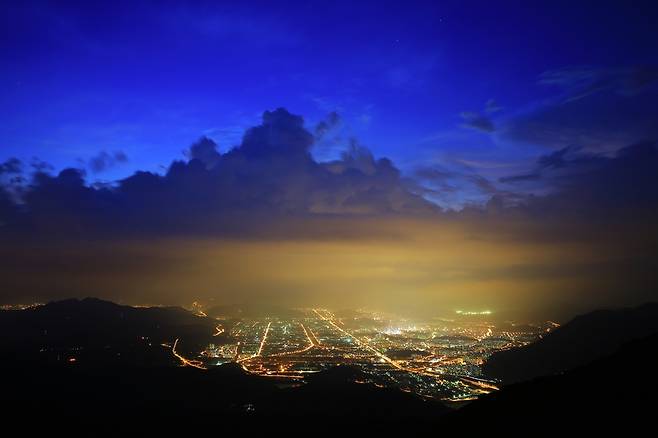 서울시 좋은빛상 사진 공모전 우수상 ‘기온 역전으로 인한 빛갇힘’