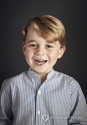 영국 윌리엄 왕세손의 아들이자 왕실 왕위계승 서열 3위인 조지 왕자의 인물 사진. [AP=연합뉴스]