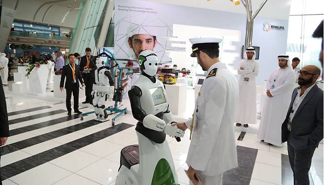 칼리파 대학이 주최한 국제로봇경진대회 경기장 모습/사진=칼리파