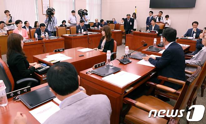지난 17일 오전 서울 여의도 국회 법제사법위원회 회의장에서 전체회의가 진행되고 있다. /뉴스1 © News1 박정호 기자