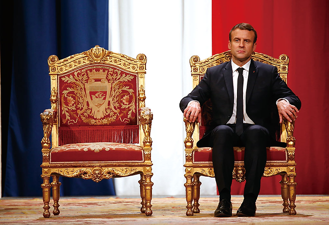 제왕적 리더십으로 지지율 추락을 겪고 있는 에마뉘엘 마크롱 프랑스 대통령 © 사진=AP연합