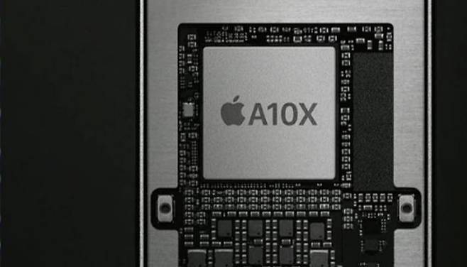애플 A10X SoC. HBM을 얹은 A11X는 최종 패키지 면적이 커질 전망이다.