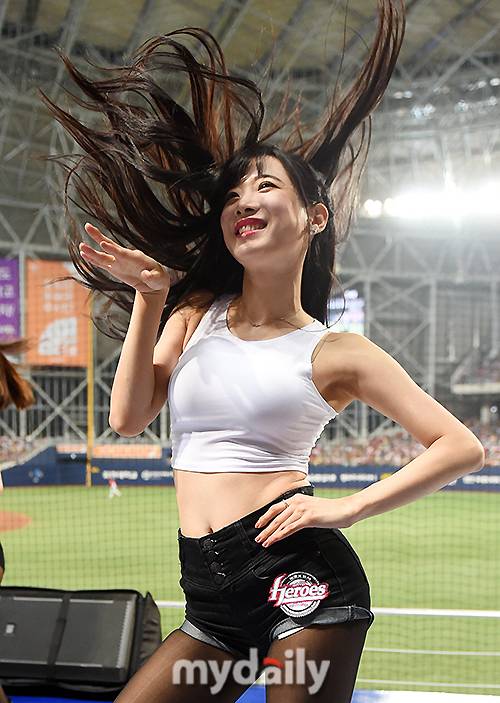 ▲ 치어리더 김한나, '신나게 응원해요'