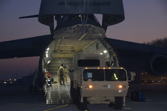 지난 1월 C-5 갤럭시 수송기를 통해 한국으로 들어오고 있는 패트리엇 PAC-3 MSE 체계. [사진 미국 태평양사령부]