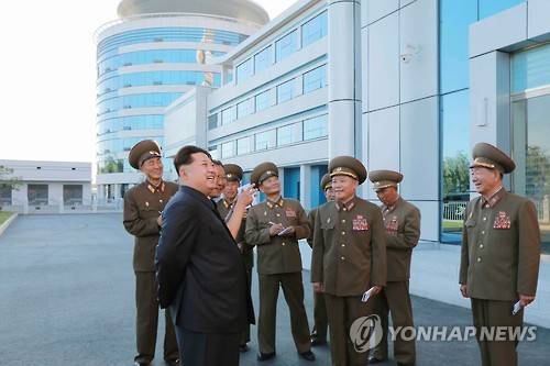 북한 김정은, 김책공대 연구소 시찰