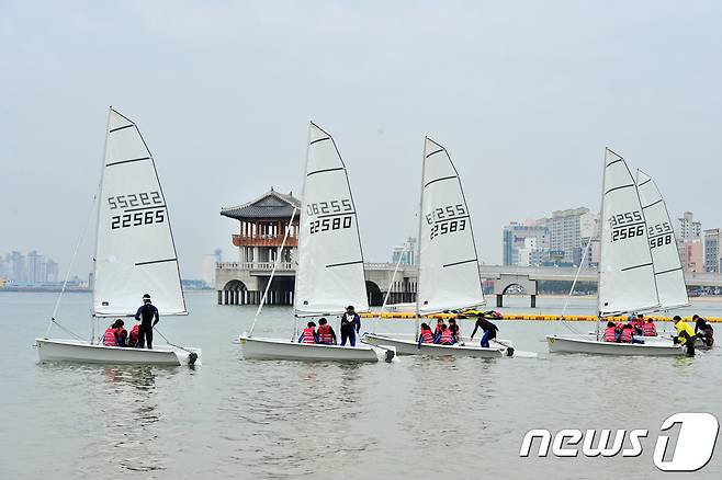 딩기요트 출발 합니다