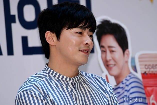 [포토] 조정석, '실물이 더 낫죠?'