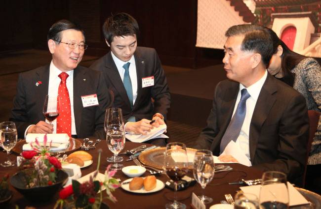 Korean, Chinese CEOs discuss cooperation
