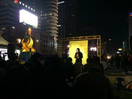 지난해 10월29일 광화문 광장에서 열린 26번째 낭독회.