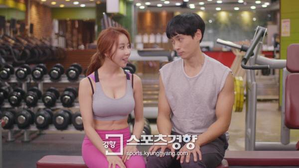 하나경 주연의 영화 ‘처음엔 다 그래’의 한 장면. 사진 컨버전스TV