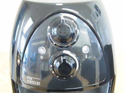 외관은 간결하다. 위는 시간 조절 다이얼, 아래는 온도 조절 다이얼이다.